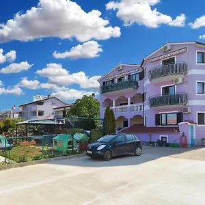 Anka 1223 Apartment